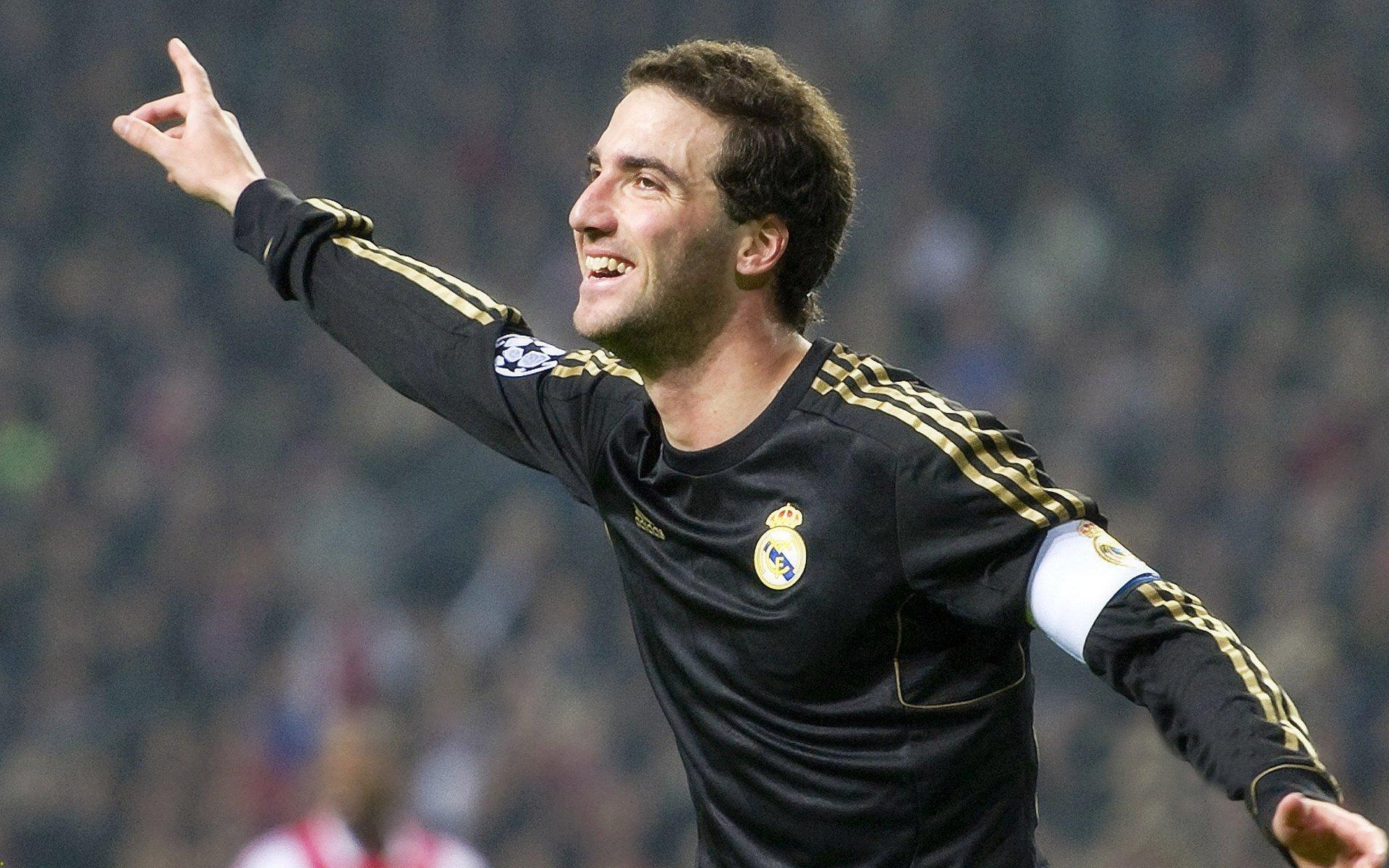 意甲联赛激战正酣，尤文图斯与国际米兰上演巅峰对决