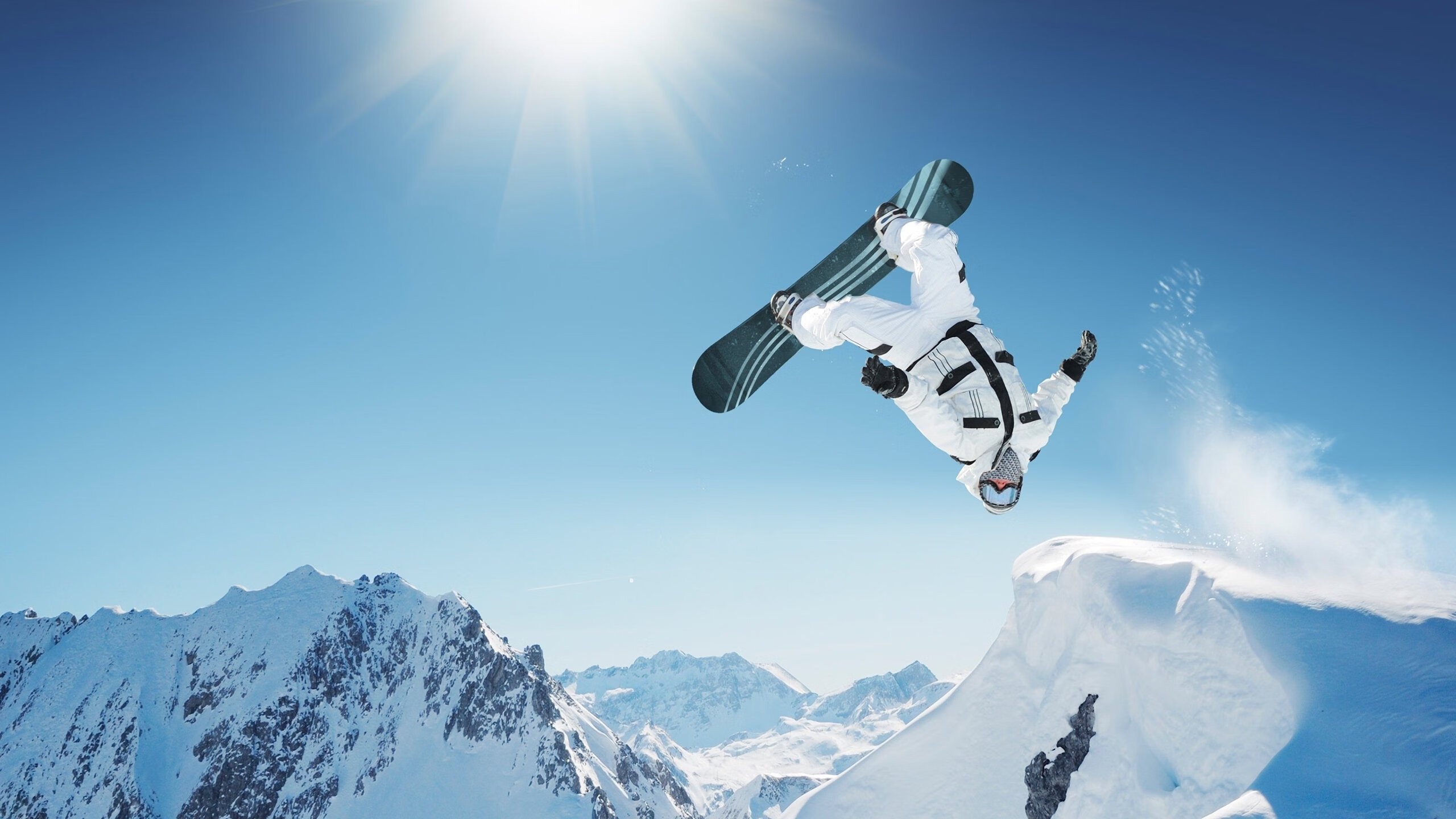 全国游泳锦标赛落幕，新星闪耀破纪录，老将坚守展风采