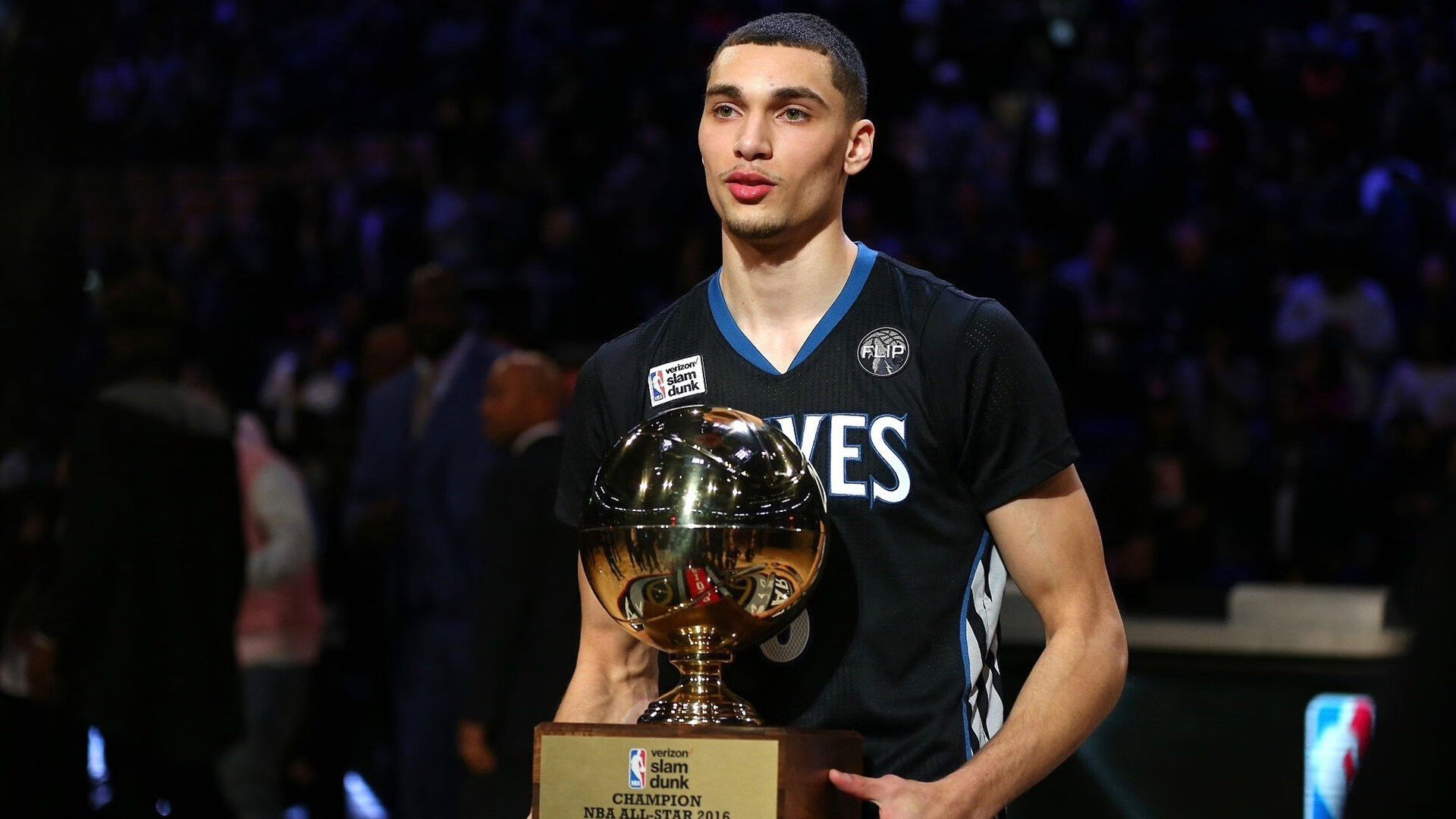 2026世界杯预选赛激战正酣,传统强队稳扎稳打,新兴势力异军突起